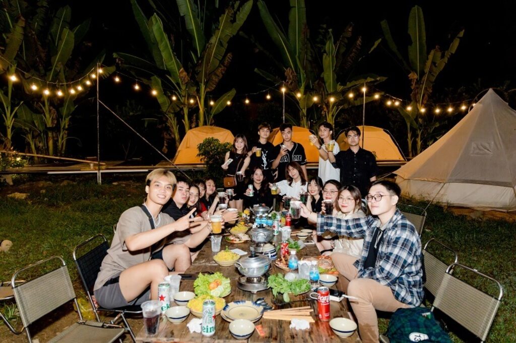 tiệc bbq đêm trong tour biển rừng 3n2d