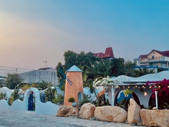 cafe nhà hàng trong khuôn viên santorini villa cam ranh