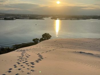 ngắm hoàng hôn ở đồi cát trắng đầm thủy triều