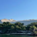 đồi cát trắng đầm thủy triều nhìn từ thuyền