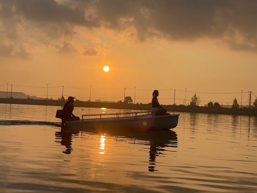 tour thuyền ngắm bình minh vịnh cam ranh