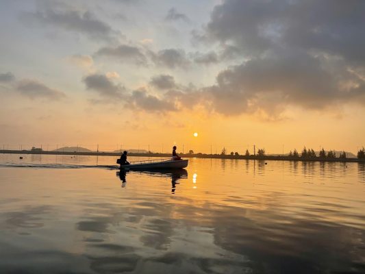tour cam ranh đi dạo thuyền ở đầm thủy triều