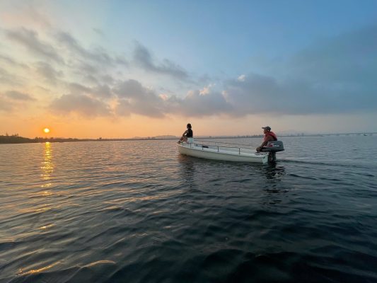 tour thuyền riêng đi dạo vịnh cam ranh