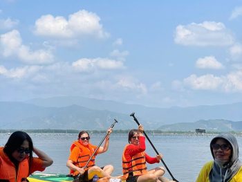 chèo sup miễn phí trong gói picnic cùng cam ranh boat trip